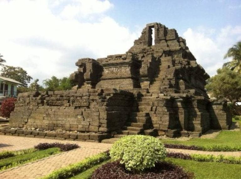 Jelajah Wisata Bersejarah: 10 Candi di Jawa Timur