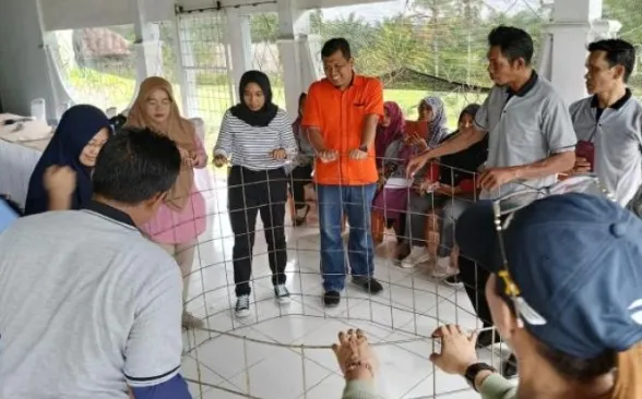 Anggota DPRD Provinsi Bengkulu Sujono Bagikan Puluhan Ribu Bibit Lele di Bengkulu Utara